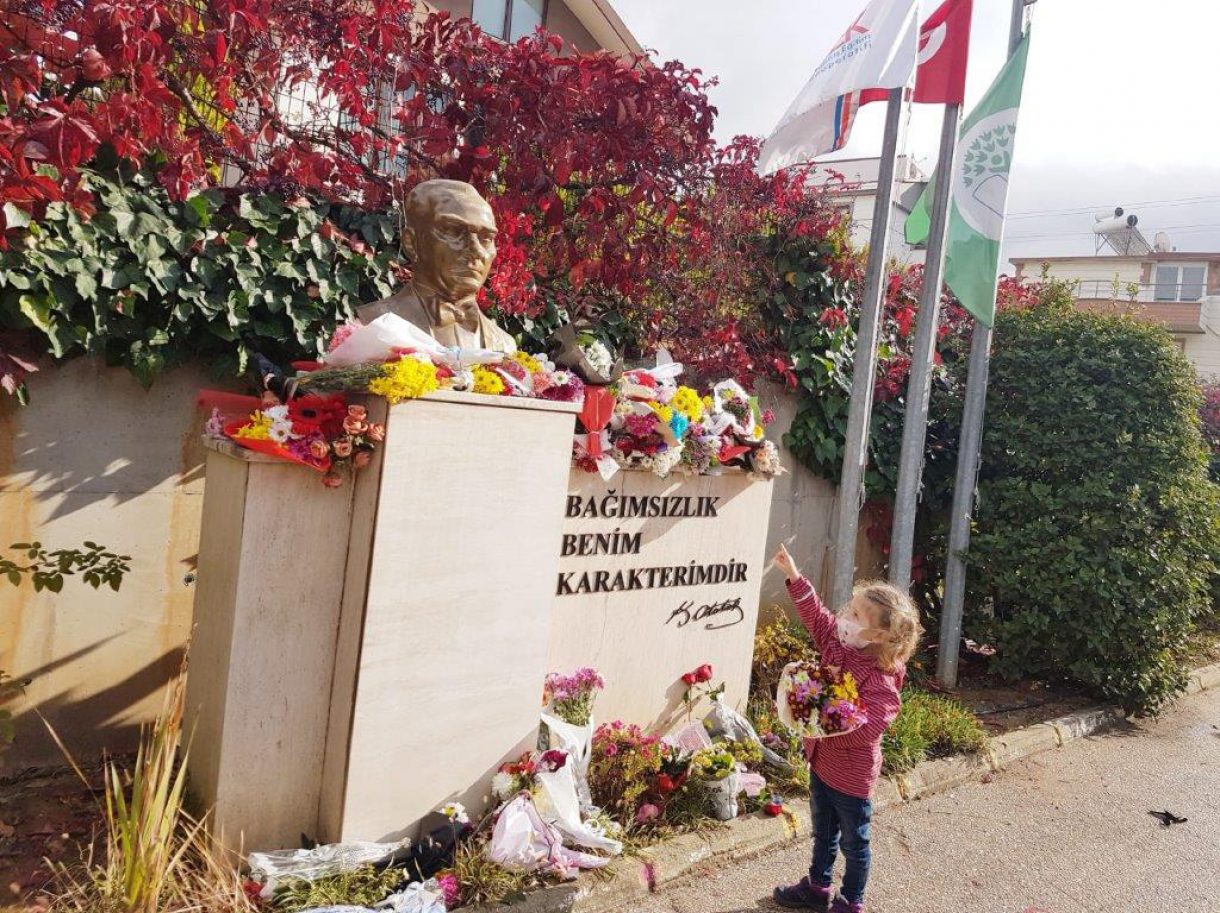 Dünyanın çağdaş, en büyük kişilerinden biri, Mustafa Kemal Atatürk !