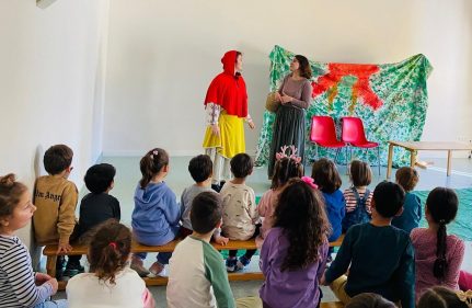 “KIRMIZI BAŞLIKLI KIZ” İLE MASALSI BİR TİYATRO DENEYİMİ