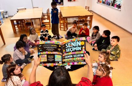 MİNİKLER UZAY VE GEZEGENLERİ KEŞFETTİ