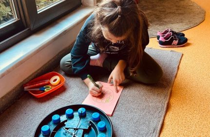 MİNİK ZİHİNLER ZAMANIN İZİNİ SÜRDÜ